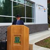 Picture of Mowachaht/Muchalaht First Nation Chief Jack at the podium giving a speech.