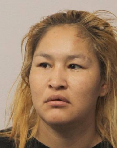Female with brown eyes and bleached blonde/orange coloured hair. / Femme aux yeux bruns et aux cheveux décolorés blond/orange.